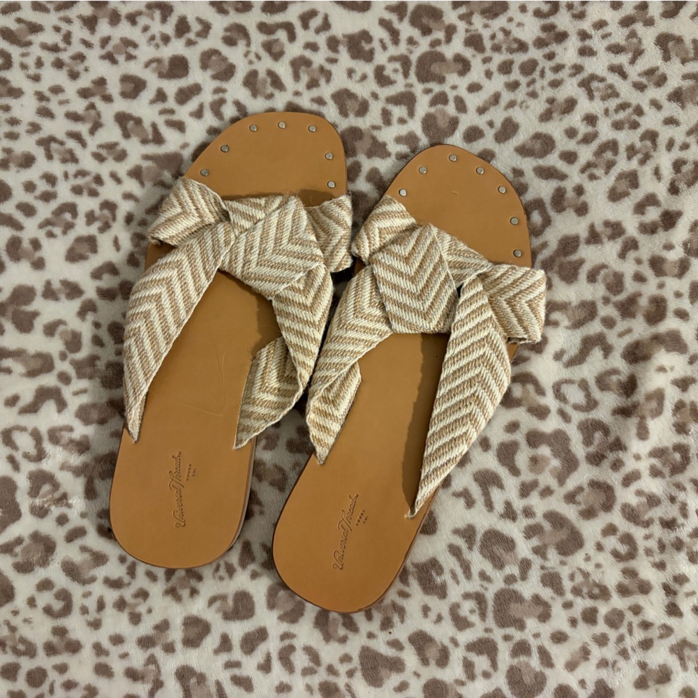 Universal Thread Sandals